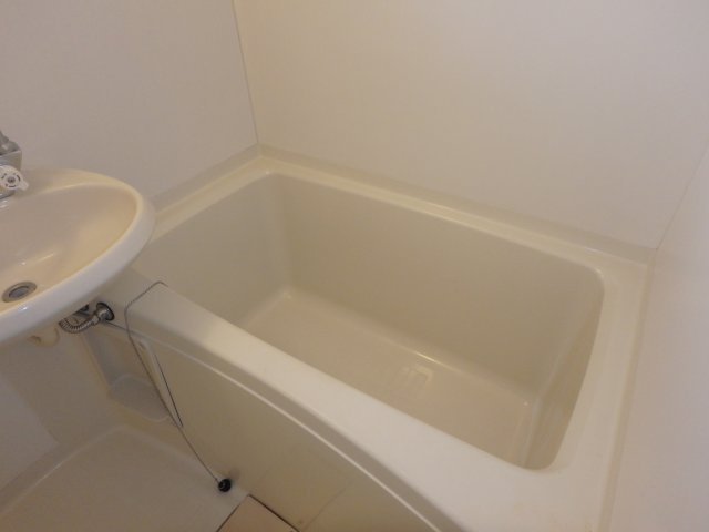 半田市柊町２丁目のアパートの浴室