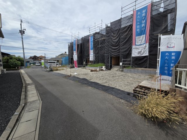 新築　太田市市場町第6　クレイドルガーデン　3号棟の前面道路含む現地写真|現地写真　南側接道幅員約4ｍ　北側接道幅員約5ｍ