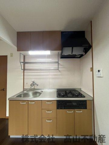 スマイルコーポの居間・リビング|和室は洋室に、キッチンはシステムキッチンにリフォームします