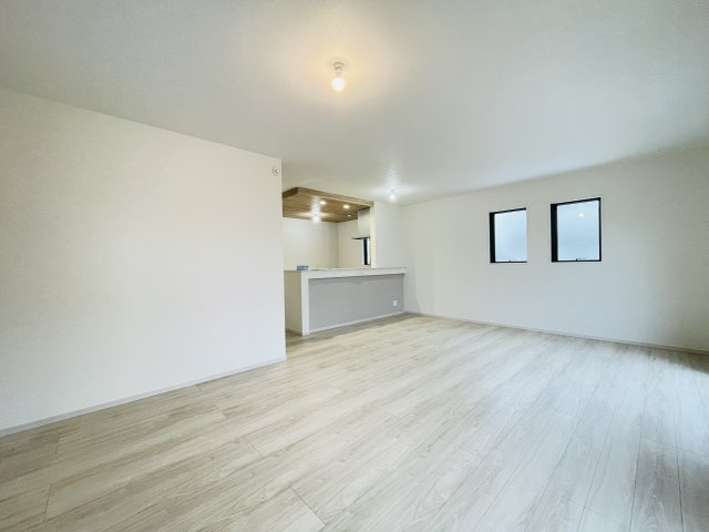 『八王子市新築戸建て』八王子市子安町2-28-22【仲介手数料無料】　４期の居間・リビング|～仲介手数料無料☆八王子ひなた不動産～八王子市子安町　新築戸建て