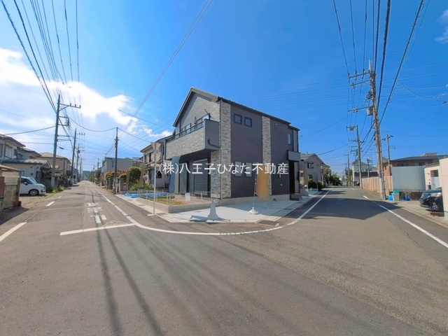 『八王子市新築戸建て』八王子市子安町2-28-22【仲介手数料無料】　４期の前面道路含む現地写真|～仲介手数料無料☆八王子ひなた不動産～八王子市子安町　新築戸建て