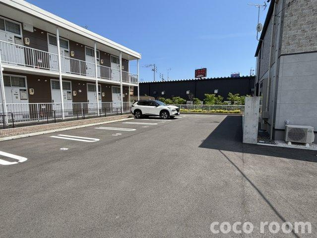 メゾン　フルールの駐車場