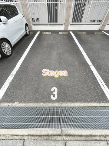 プレジールの駐車場