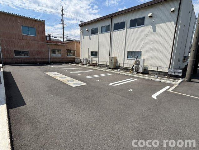 メゾン　フルールの駐車場