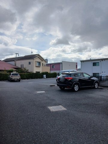 カーサ　エテルナの駐車場|カースペースがあります