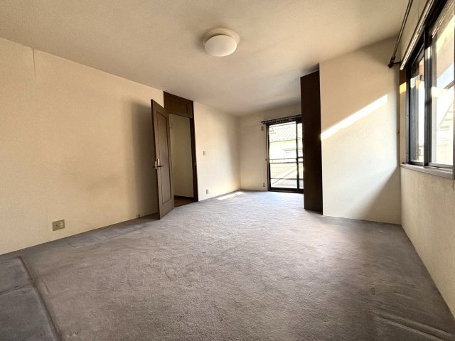 津島市鹿伏兎町上春日台戸建の洋室|2階洋室約11.0帖