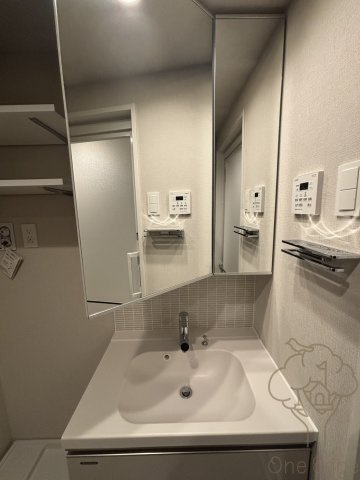 シーズンフラッツ中崎の独立洗面台
