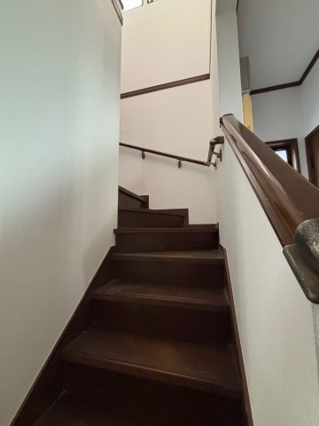 あま市篠田稲荷戸建の内装|階段