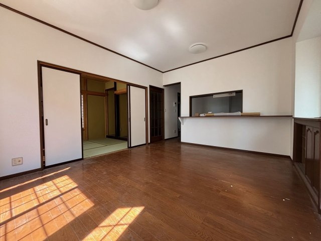 あま市篠田稲荷戸建の居間・リビング