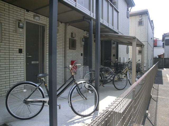 ソレイユＥＡＳＴの駐車場|屋根つきの駐輪スペースです♪