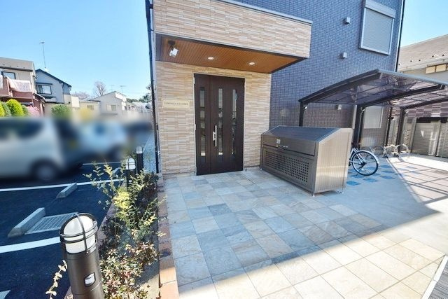 大和市西鶴間４丁目の賃貸マンションのエントランス