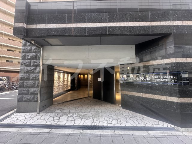 S-RESIDENCE緑橋駅前のエントランス|清潔なエントランスです