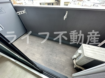 S-RESIDENCE緑橋駅前のバルコニー|お洗濯にも便利なバルコニー付き