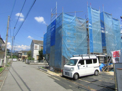 【前面道路含む現地写真】 | ブルーミングガーデン甲斐市富竹新田　1号棟 | 前面道路含む現地写真です