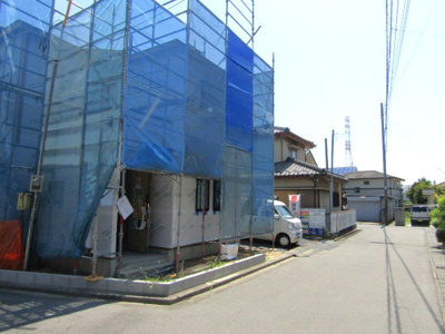 【前面道路含む現地写真】 | ブルーミングガーデン甲斐市富竹新田　1号棟 | 前面道路含む現地写真です