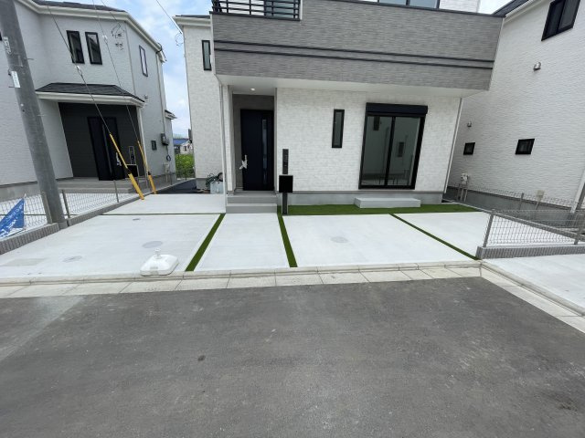 祝成約　八王子市　弐分方町　新築戸建て　１０期の駐車場|～仲介手数料無料☆八王子ひなた不動産～八王子市弐分方町　新築戸建て