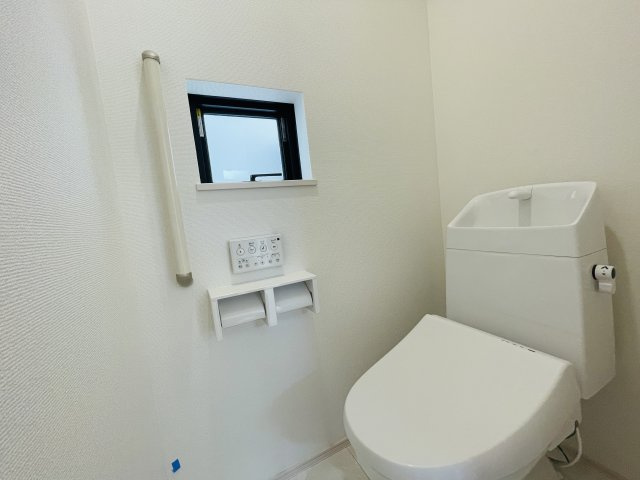『八王子市新築戸建て』八王子市弐分方町724-5【仲介手数料無料】　１０期のトイレ|～仲介手数料無料☆八王子ひなた不動産～八王子市弐分方町　新築戸建て