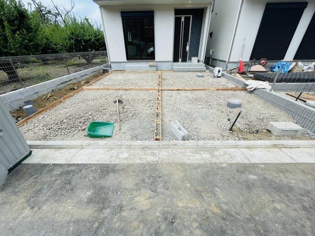 『八王子市新築戸建て』八王子市弐分方町724-5【仲介手数料無料】　１０期の駐車場|～仲介手数料無料☆八王子ひなた不動産～八王子市弐分方町　新築戸建て