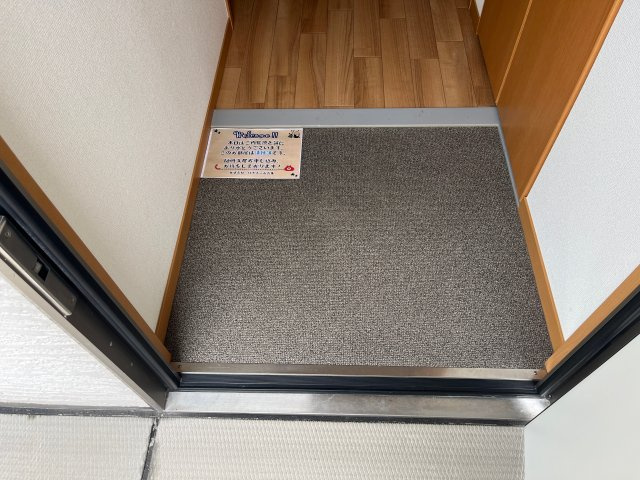 ハイツひまわりの玄関