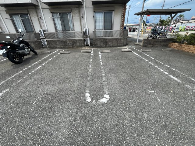 ハイツひまわりの駐車場