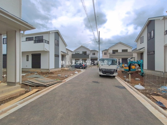 祝　成約済み　八王子市　弐分方町　新築戸建て　１０期の前面道路含む現地写真|～仲介手数料無料☆八王子ひなた不動産～八王子市弐分方町　新築戸建て