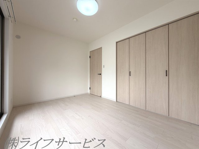 【洋室】 | グローバル御幣島駅前 | 洋室6.2帖／東南向きのバルコニーに面しているので陽当り良好！クローゼットあり！