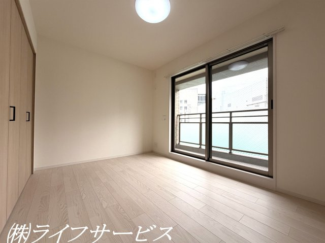 【洋室】 | グローバル御幣島駅前 | 洋室6.2帖／東南向きのバルコニーに面しているので陽当り良好！クローゼットあり！