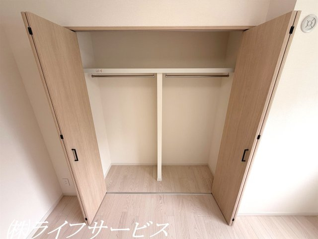 【収納】 | グローバル御幣島駅前 | 洋室5.1帖／東南向きにつき陽当り良好！クローゼット有！