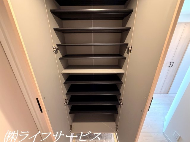 【玄関】 | グローバル御幣島駅前 | 玄関／天井高のシューズボックス有