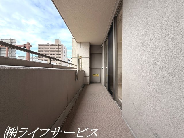 【バルコニー】 | グローバル御幣島駅前 | バルコニー／南西向きと東南向きの２面あり！陽当り良好です！