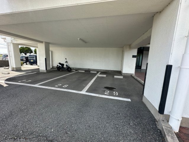 ラフェスタ大塩の駐車場