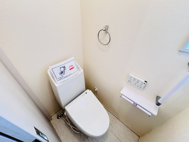 松戸市高塚新田新築戸建（高塚新田第３）のトイレ|温水洗浄暖房便座つきトイレ