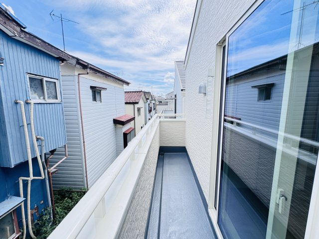 松戸市高塚新田新築戸建（高塚新田第３）のバルコニー|寝室前南東向きバルコニー