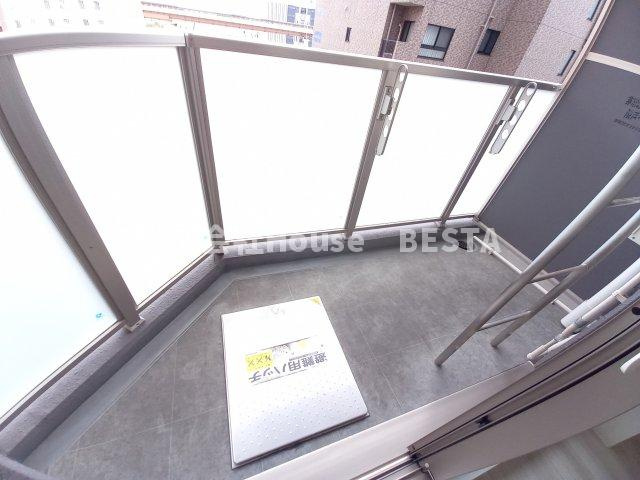セレニテ神戸元町クレアのバルコニー