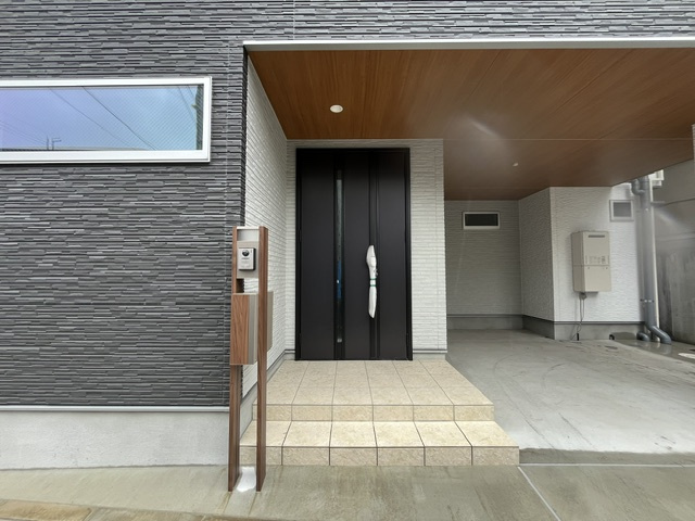 深阪戸建のエントランス