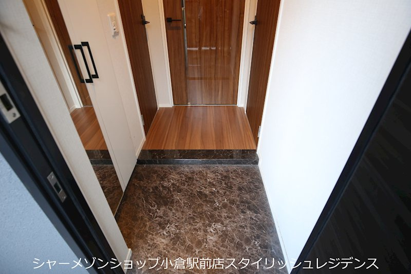 エストラーダ小倉の玄関
