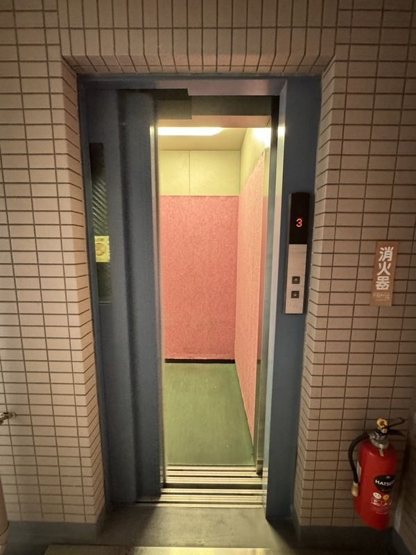 アルカサル浦安の玄関