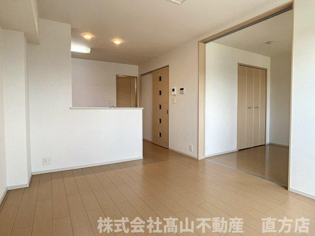 北九州市八幡西区木屋瀬４丁目のアパートの居間・リビング