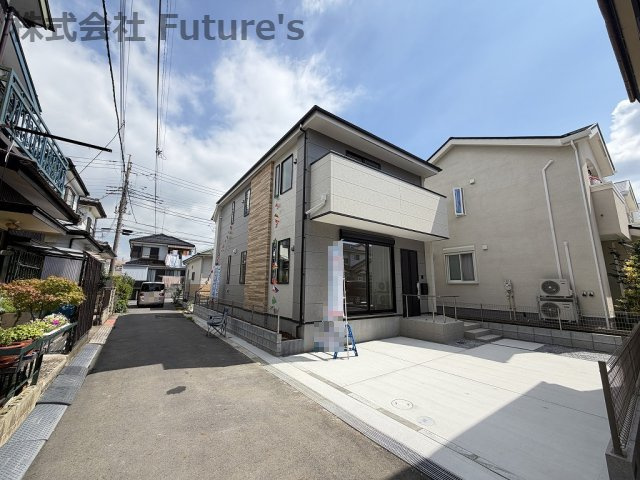 三郷市新和2丁目　新築戸建　全1棟の前面道路含む現地写真|南向きバルコニーにて陽当り良好
