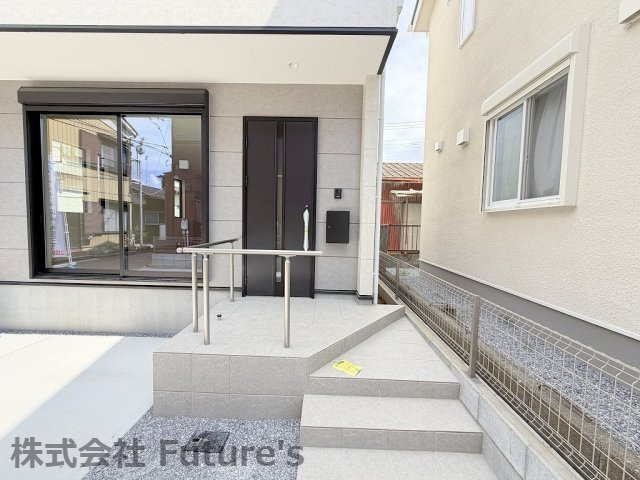 三郷市新和2丁目　新築戸建　全1棟のエントランス|玄関アプローチ