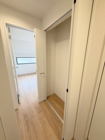 三郷市新和2丁目　新築戸建　全1棟の収納|ストック品の収納にも便利な2階のホール収納