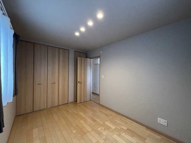 【洋室】 | 西川津町中古戸建 | 使い勝手のいい洋室です