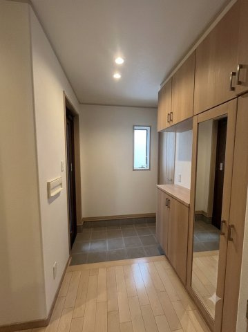 【玄関】 | 西川津町中古戸建 | きれいな玄関です