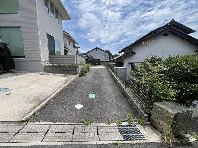 【前面道路含む現地写真】 | 西川津町中古戸建