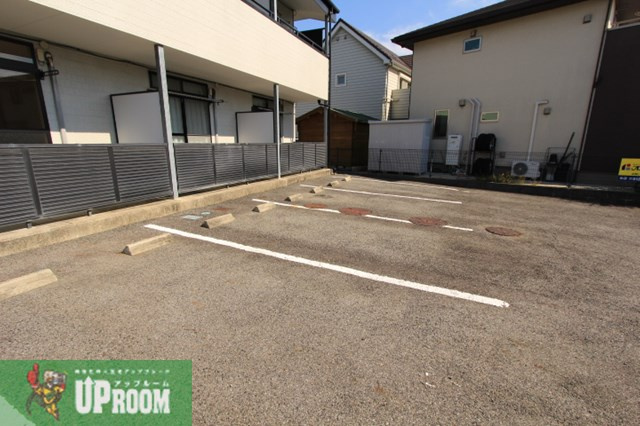 春日井市上条町２丁目のアパートの駐車場