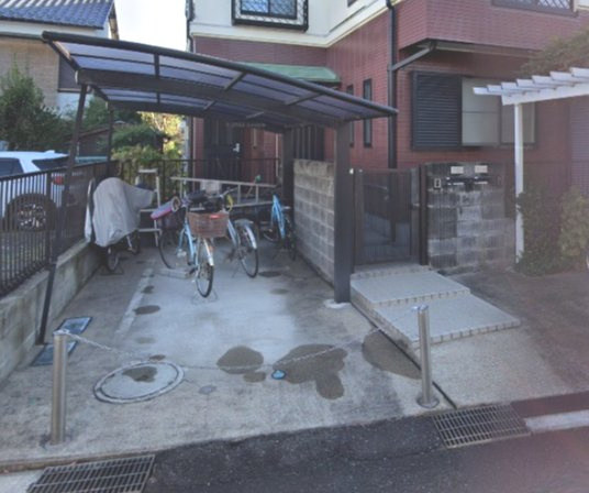 登戸新町戸建て１階部分のエントランス