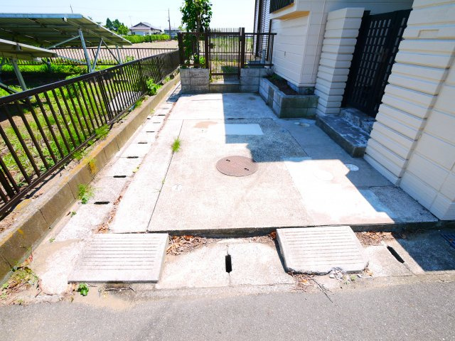 長生郡長生村小泉　中古戸建の駐車場|令和3年4月内外装リフォーム済み ４LDK JR外房線八積駅車約6分　全室証明付き