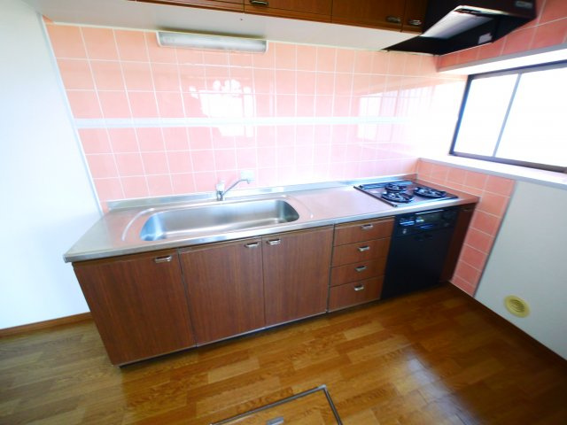 長生郡長生村小泉　中古戸建のキッチン|令和3年4月内外装リフォーム済み ４LDK JR外房線八積駅車約6分　全室証明付き