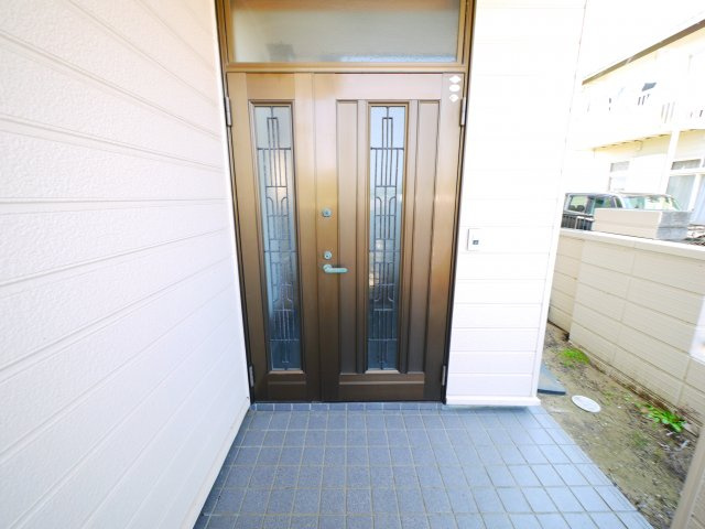 長生郡長生村小泉　中古戸建の玄関|令和3年4月内外装リフォーム済み ４LDK JR外房線八積駅車約6分　全室証明付き