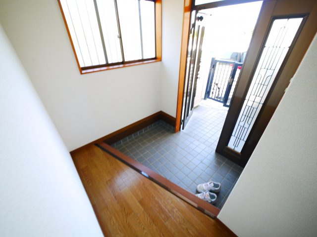 長生郡長生村小泉　中古戸建の玄関|令和3年4月内外装リフォーム済み ４LDK JR外房線八積駅車約6分　全室証明付き